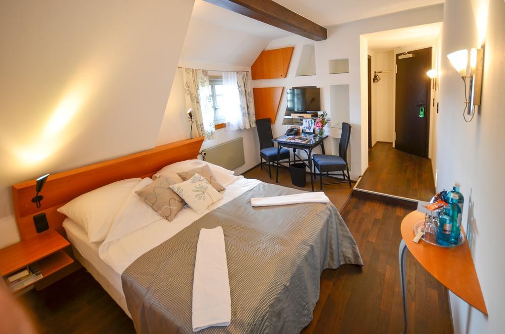 Restaurant & ****Hotel Hoeerhof Idstein Habitación foto
